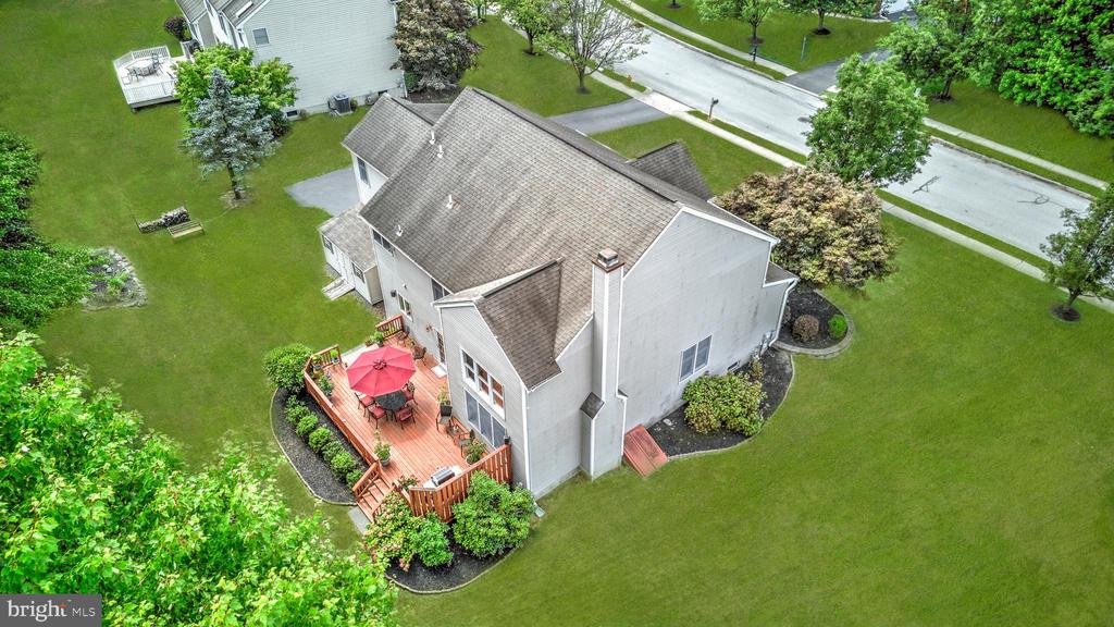 903 Livingston Dr