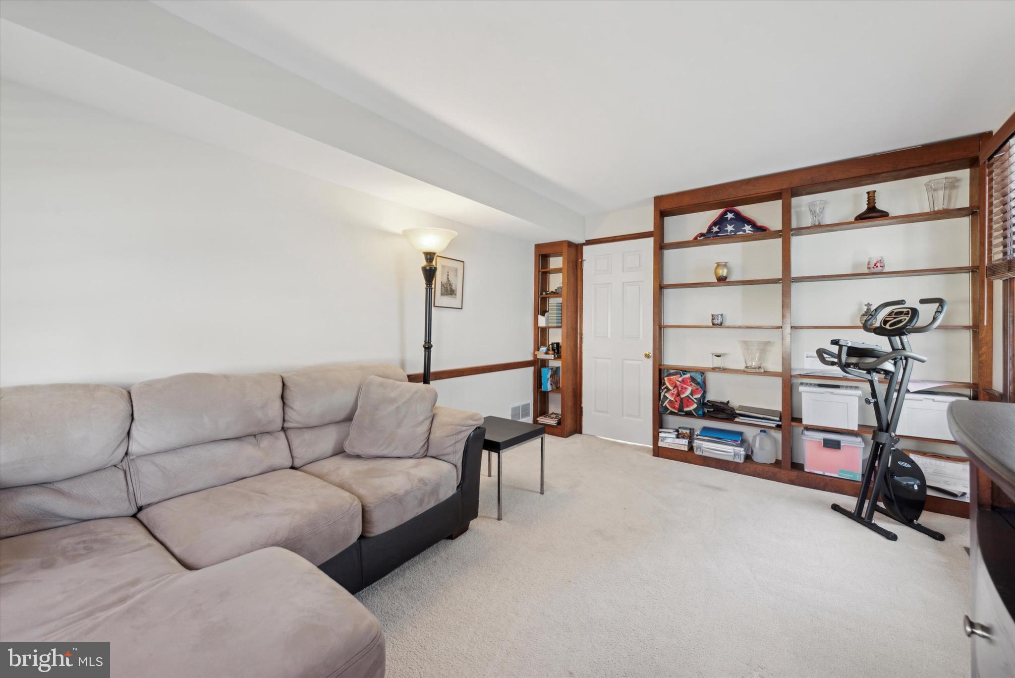 16 Manor Dr
