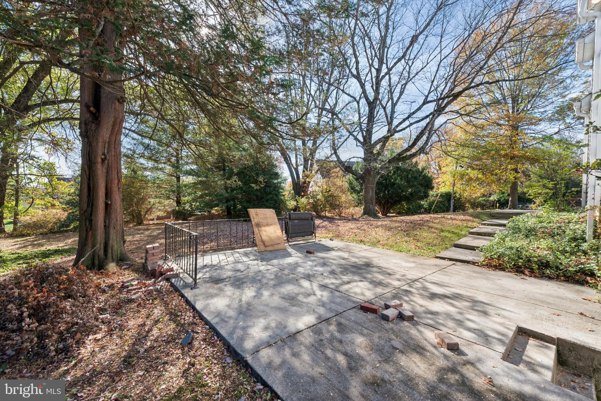 16 Manor Dr