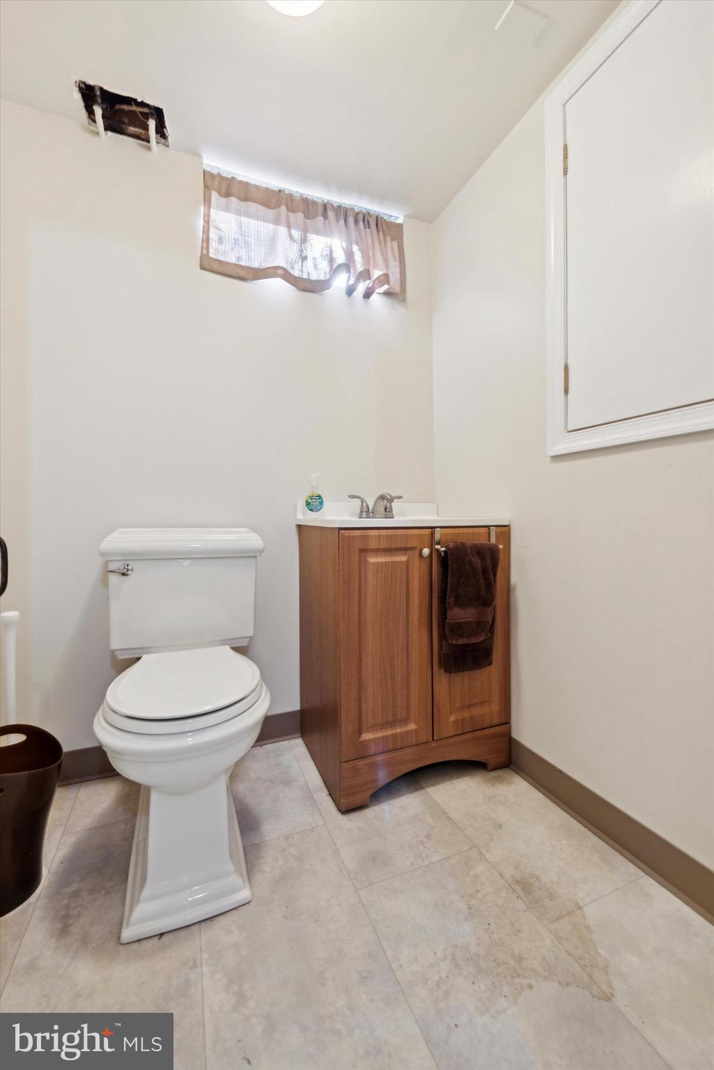 16 Manor Dr
