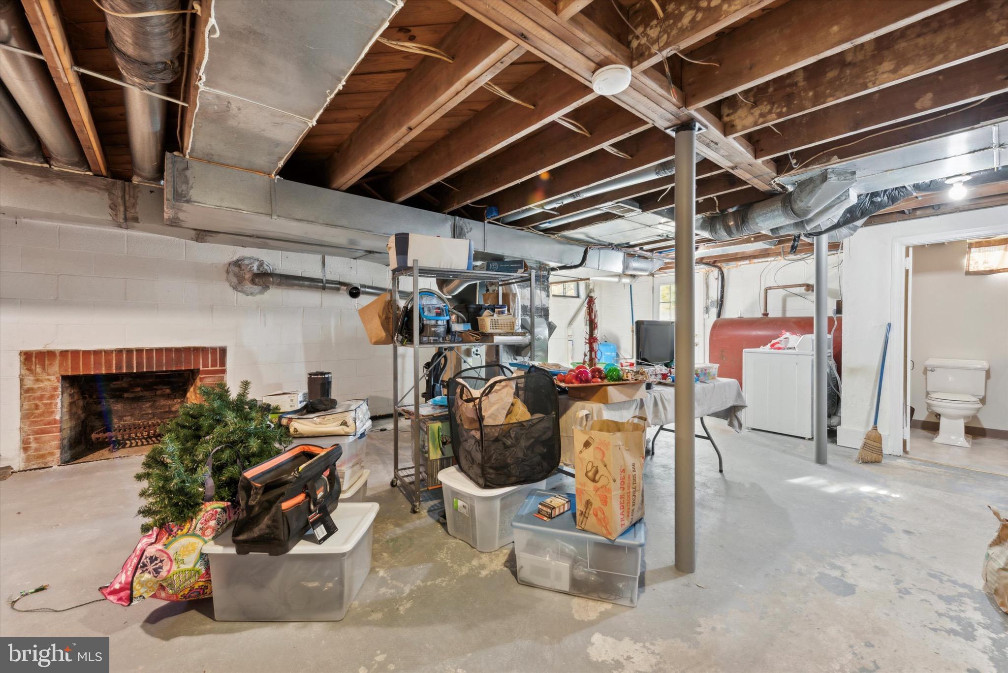 16 Manor Dr