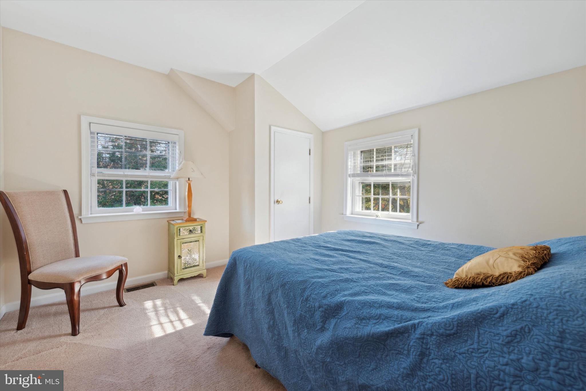 16 Manor Dr