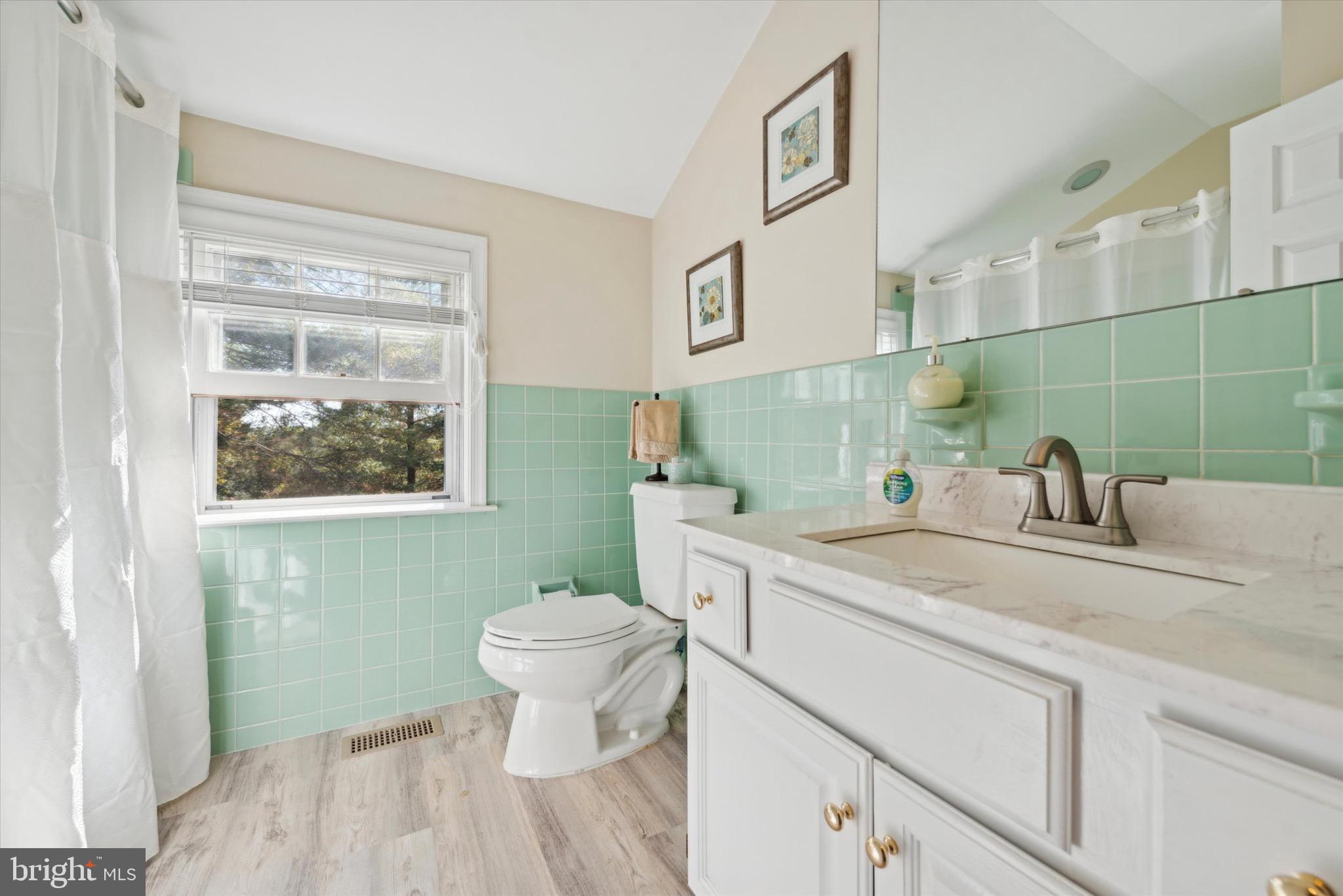 16 Manor Dr