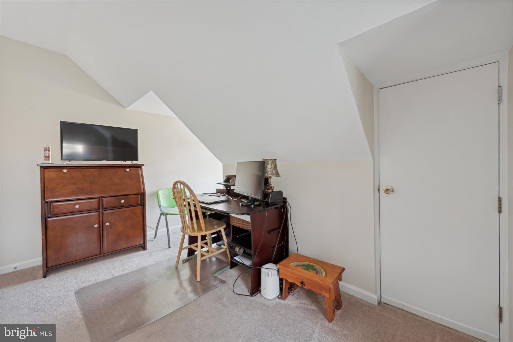 16 Manor Dr