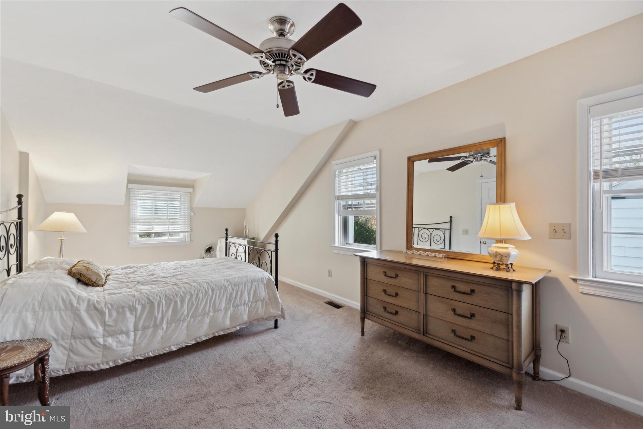 16 Manor Dr