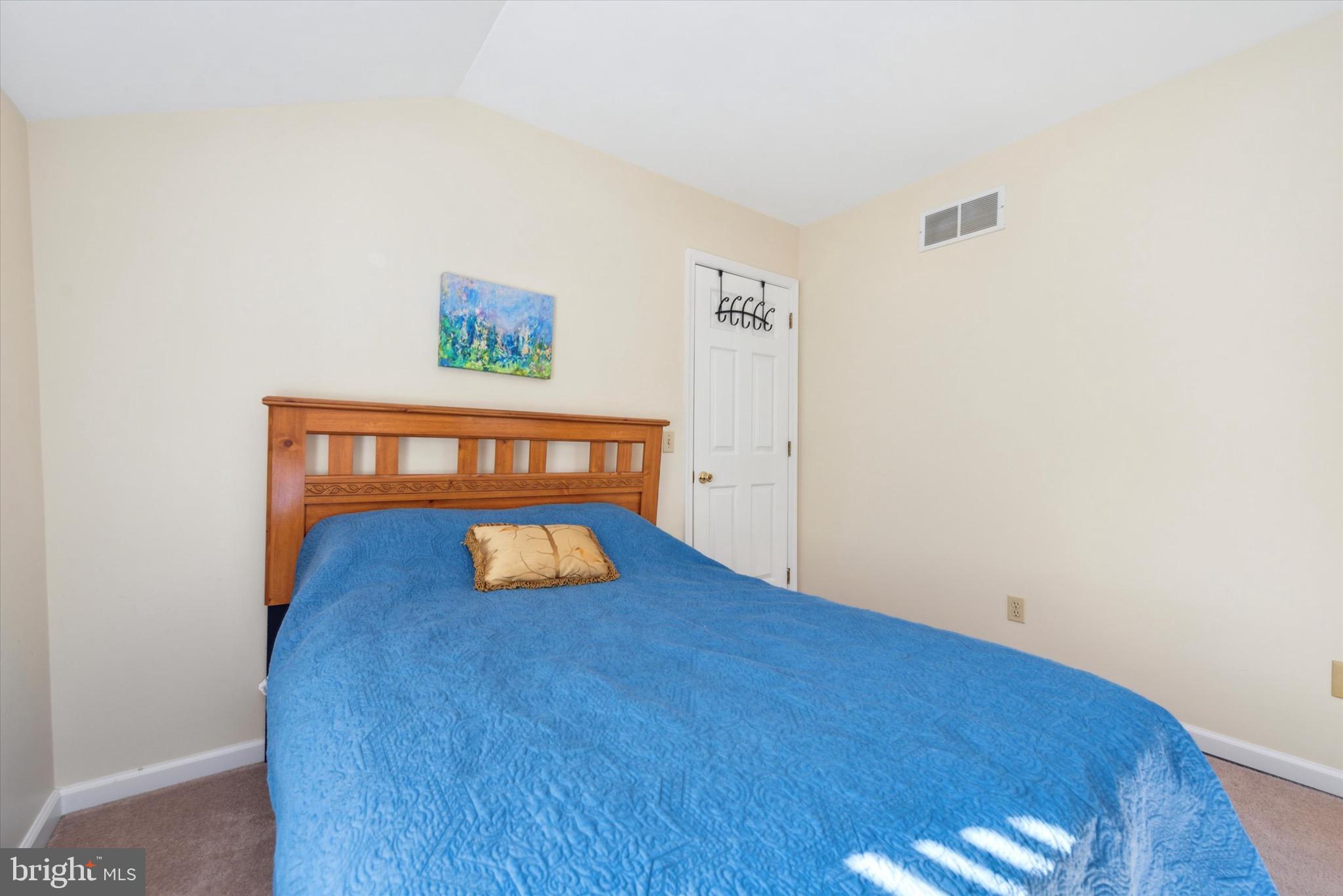 16 Manor Dr