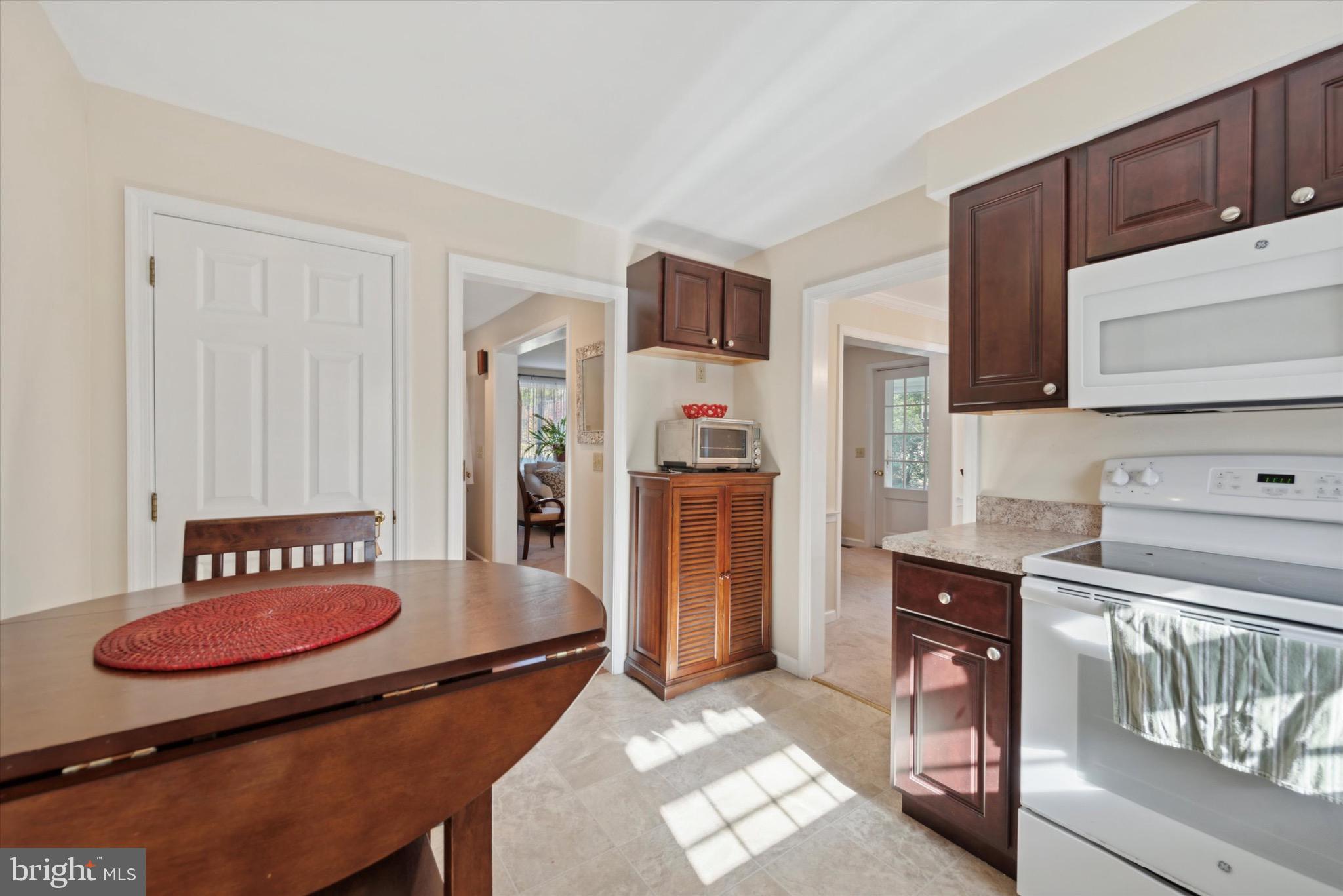 16 Manor Dr