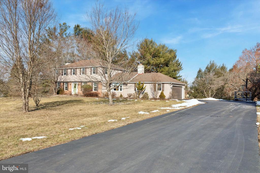 818 Sharon Cir