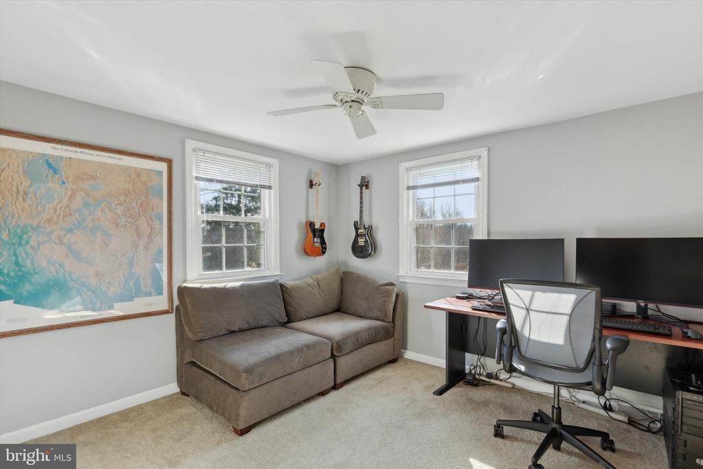 818 Sharon Cir