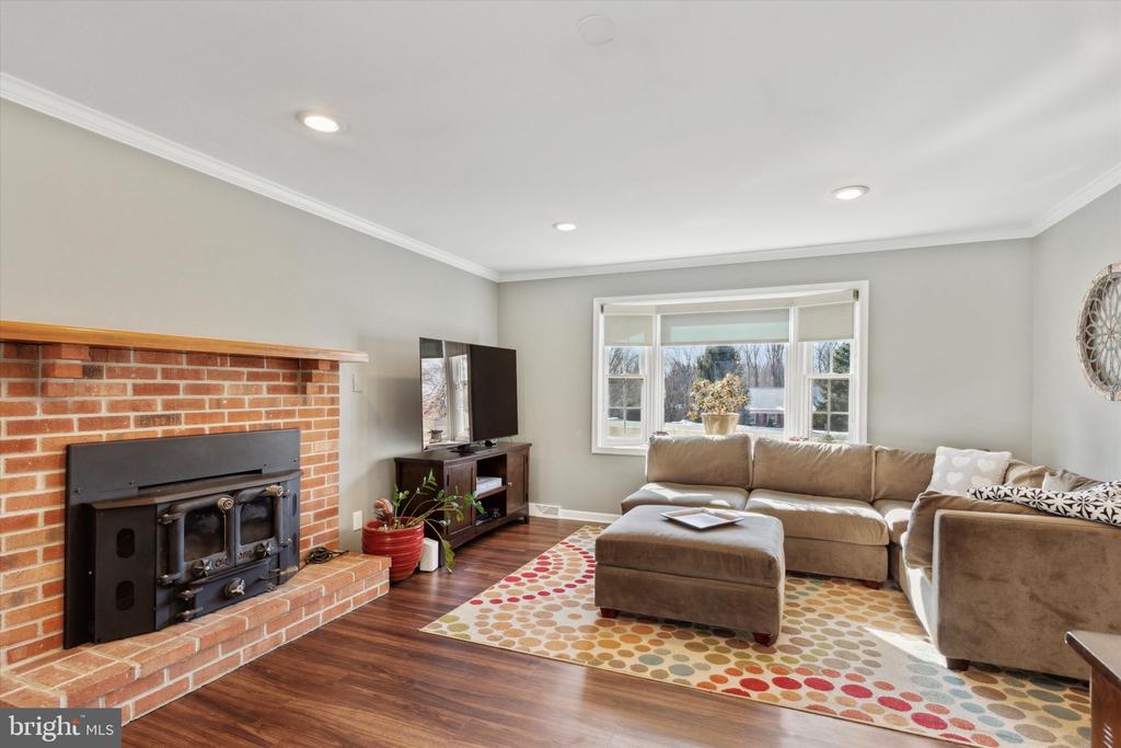 818 Sharon Cir
