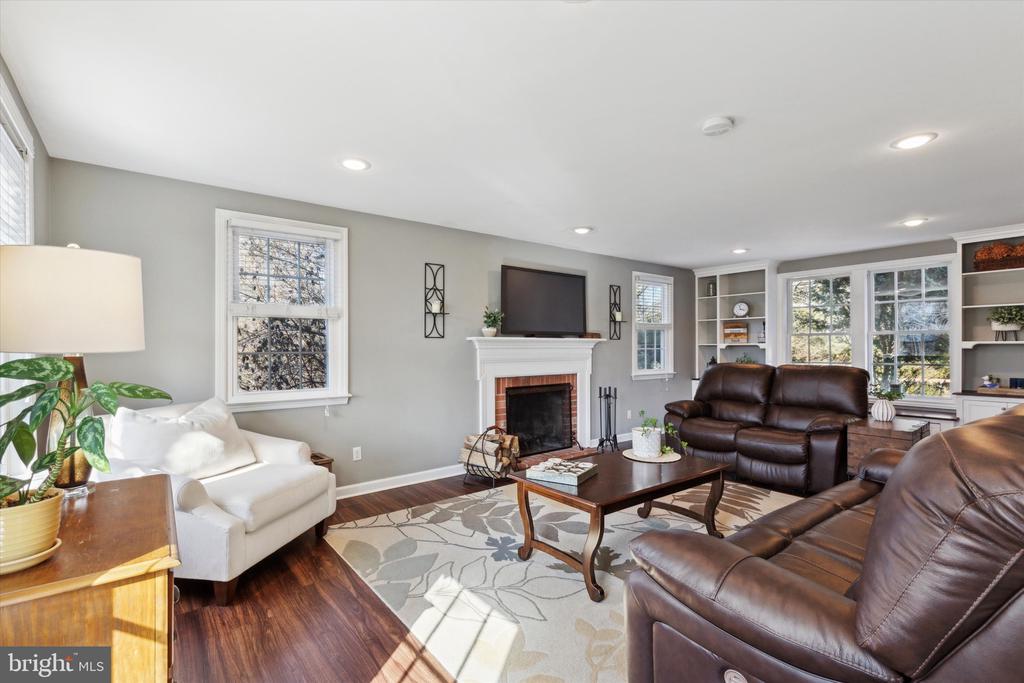 818 Sharon Cir