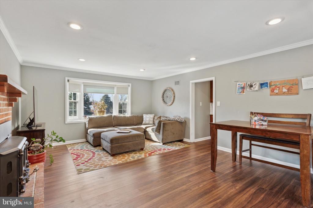 818 Sharon Cir