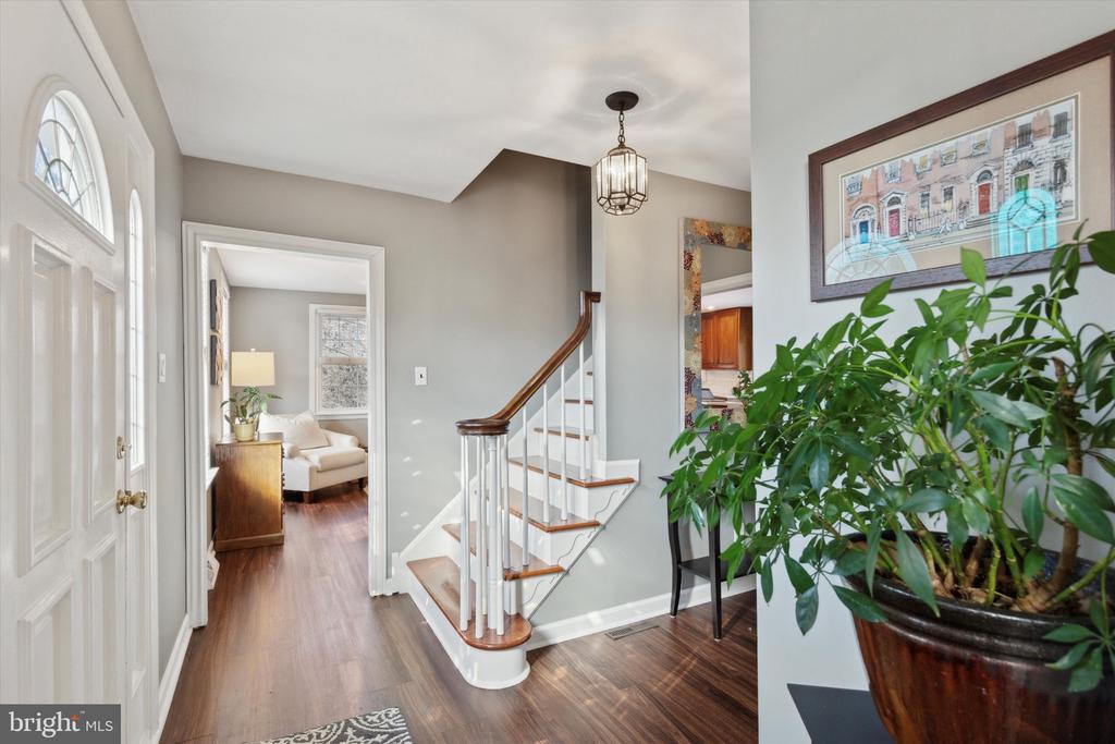 818 Sharon Cir