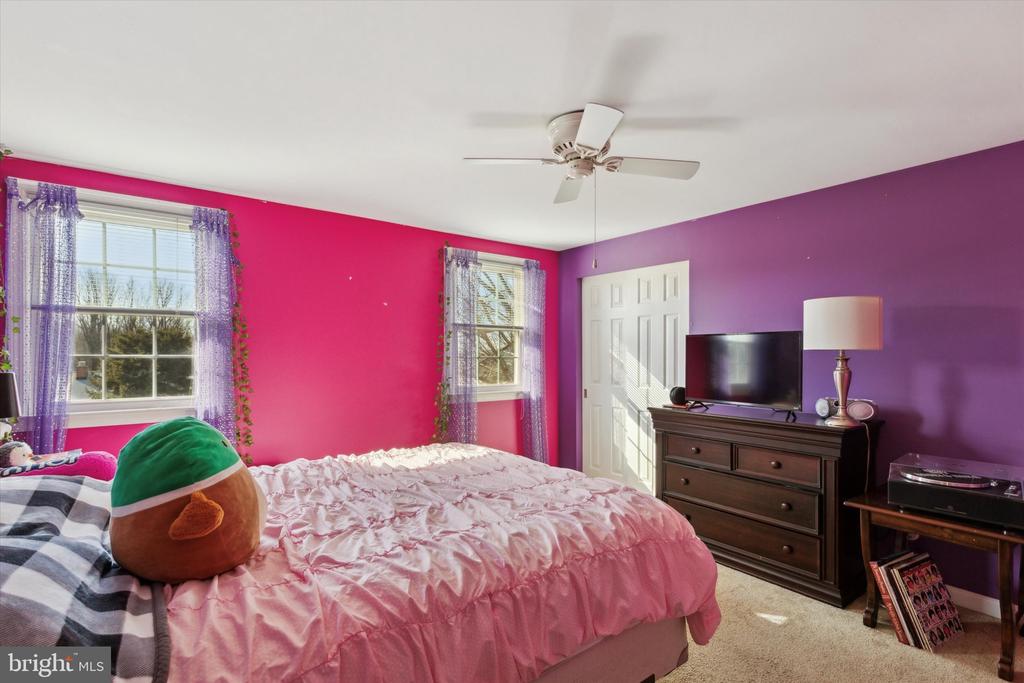 818 Sharon Cir