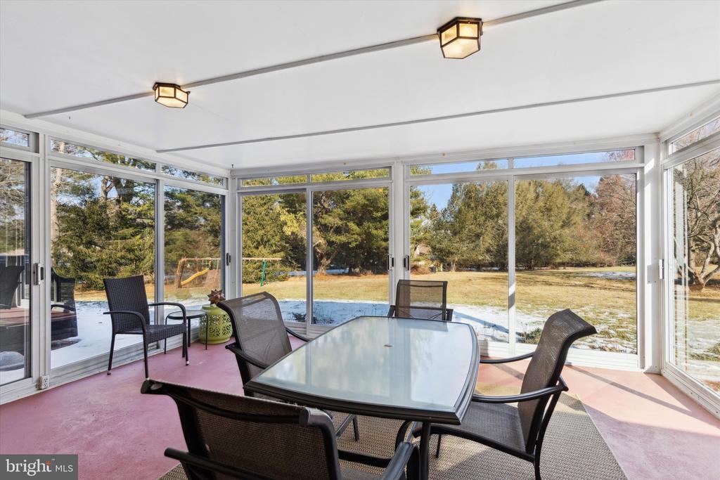 818 Sharon Cir