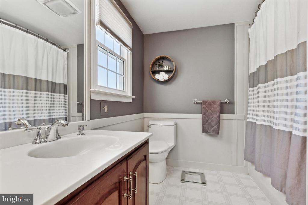 818 Sharon Cir