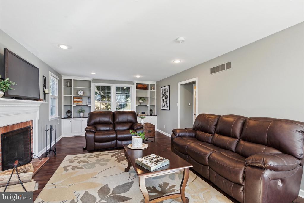 818 Sharon Cir
