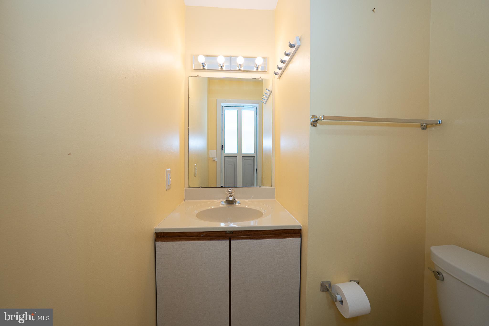 453 Lynetree Dr #20-D