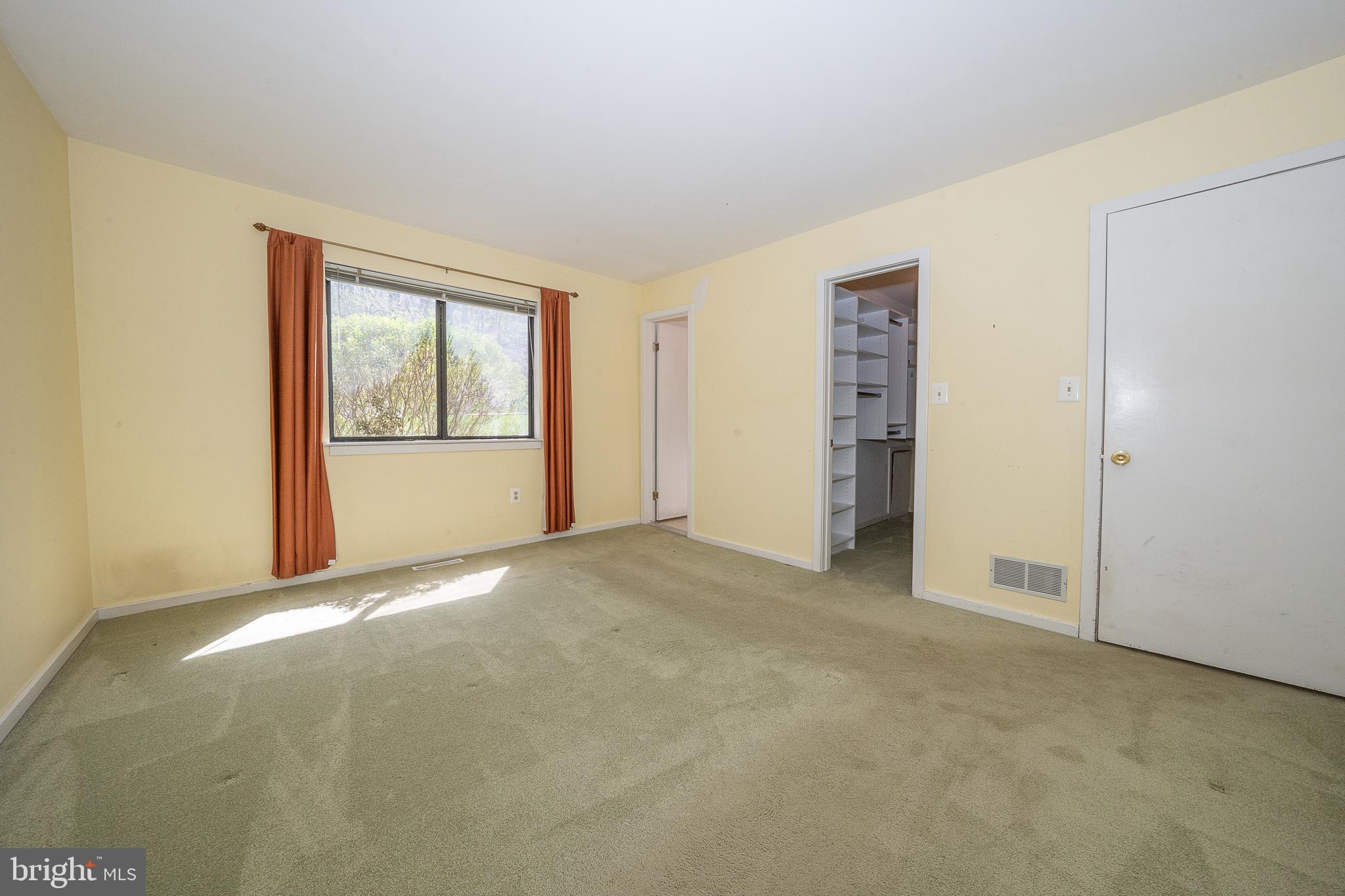 453 Lynetree Dr #20-D