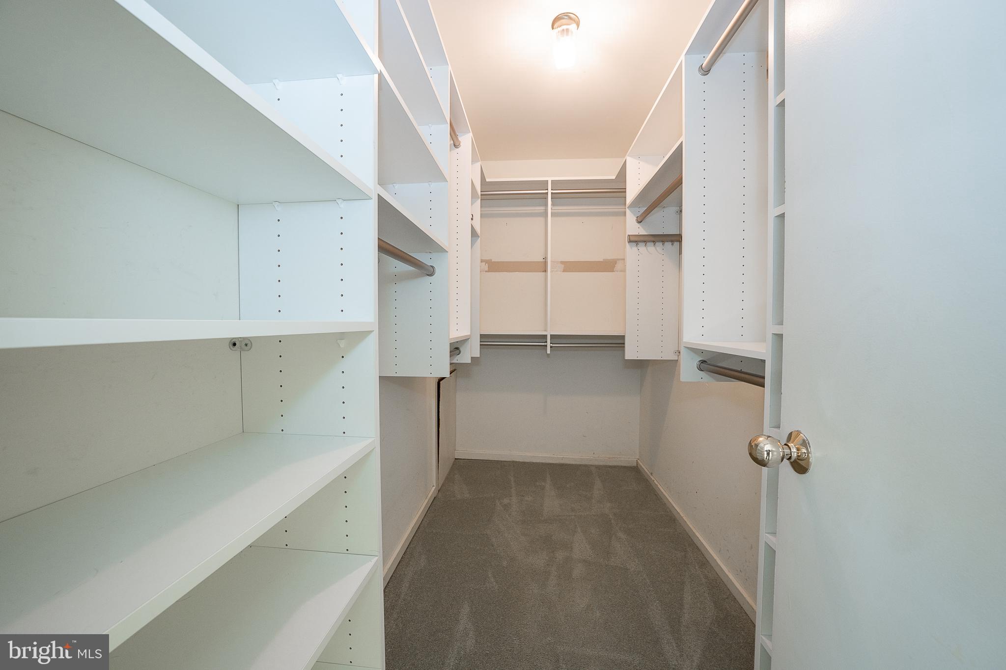 453 Lynetree Dr #20-D