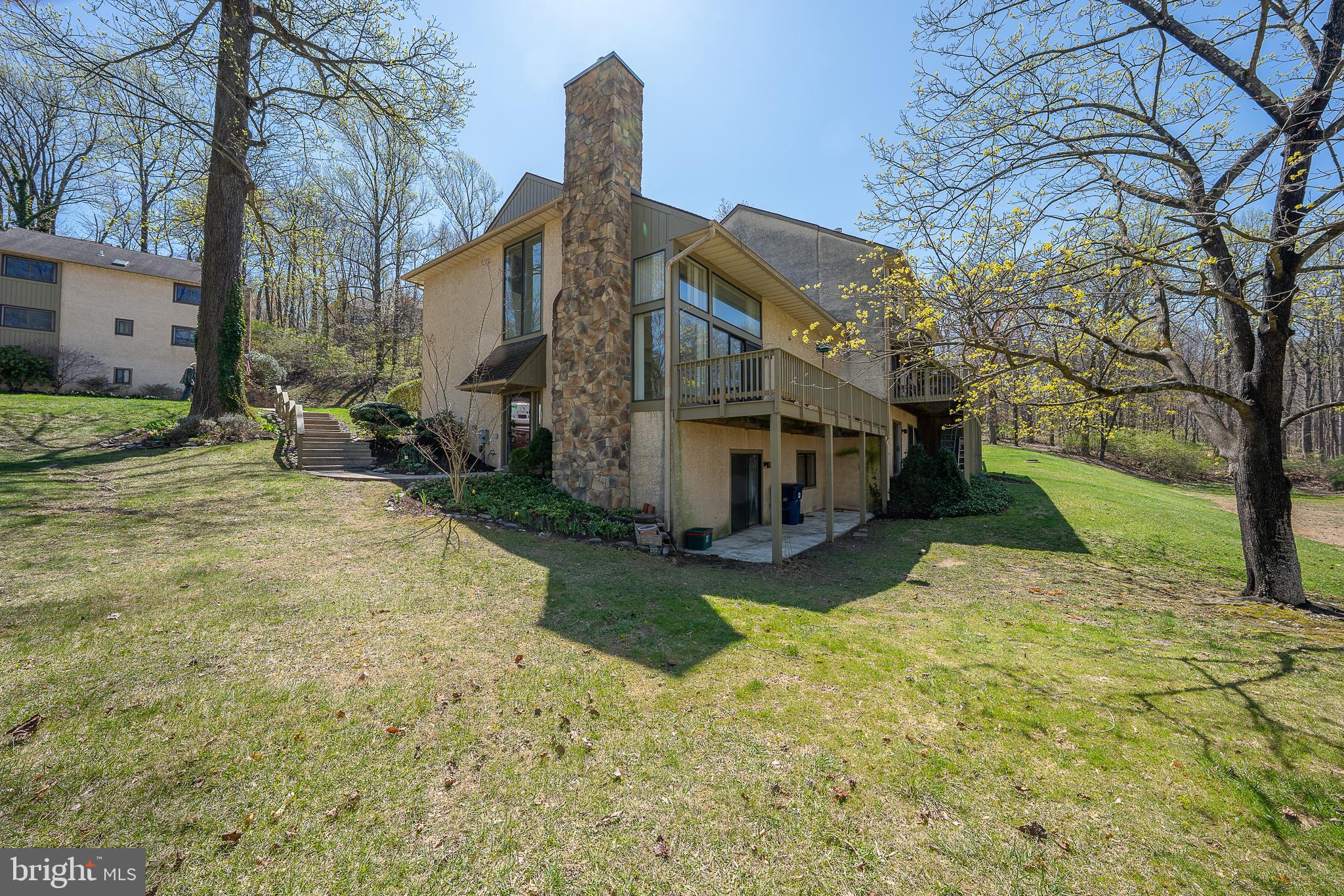 453 Lynetree Dr #20-D