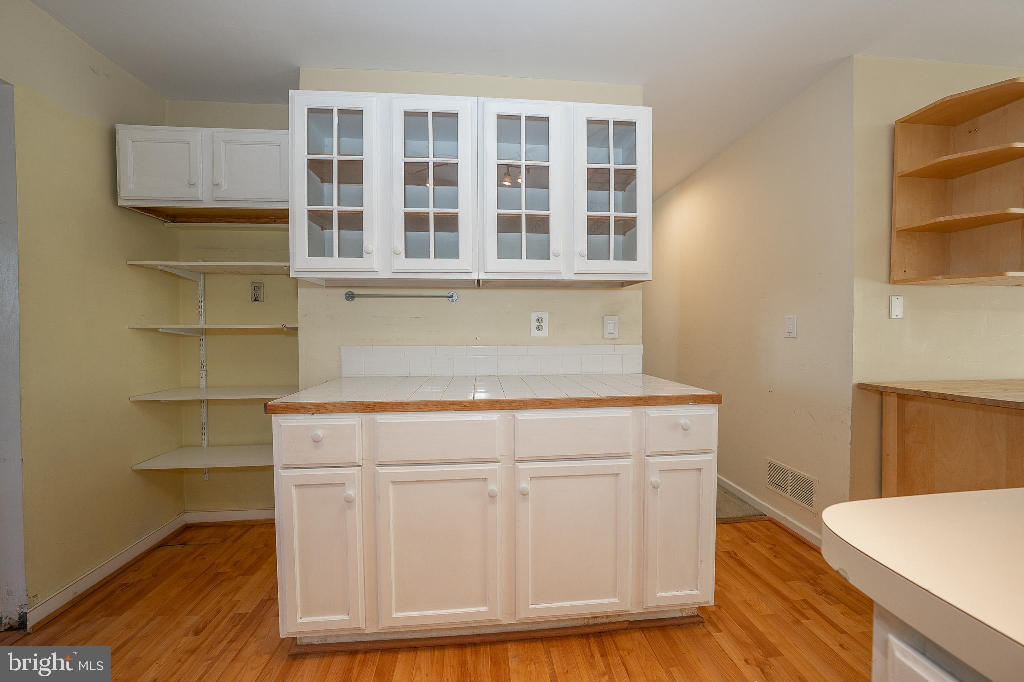 453 Lynetree Dr #20-D