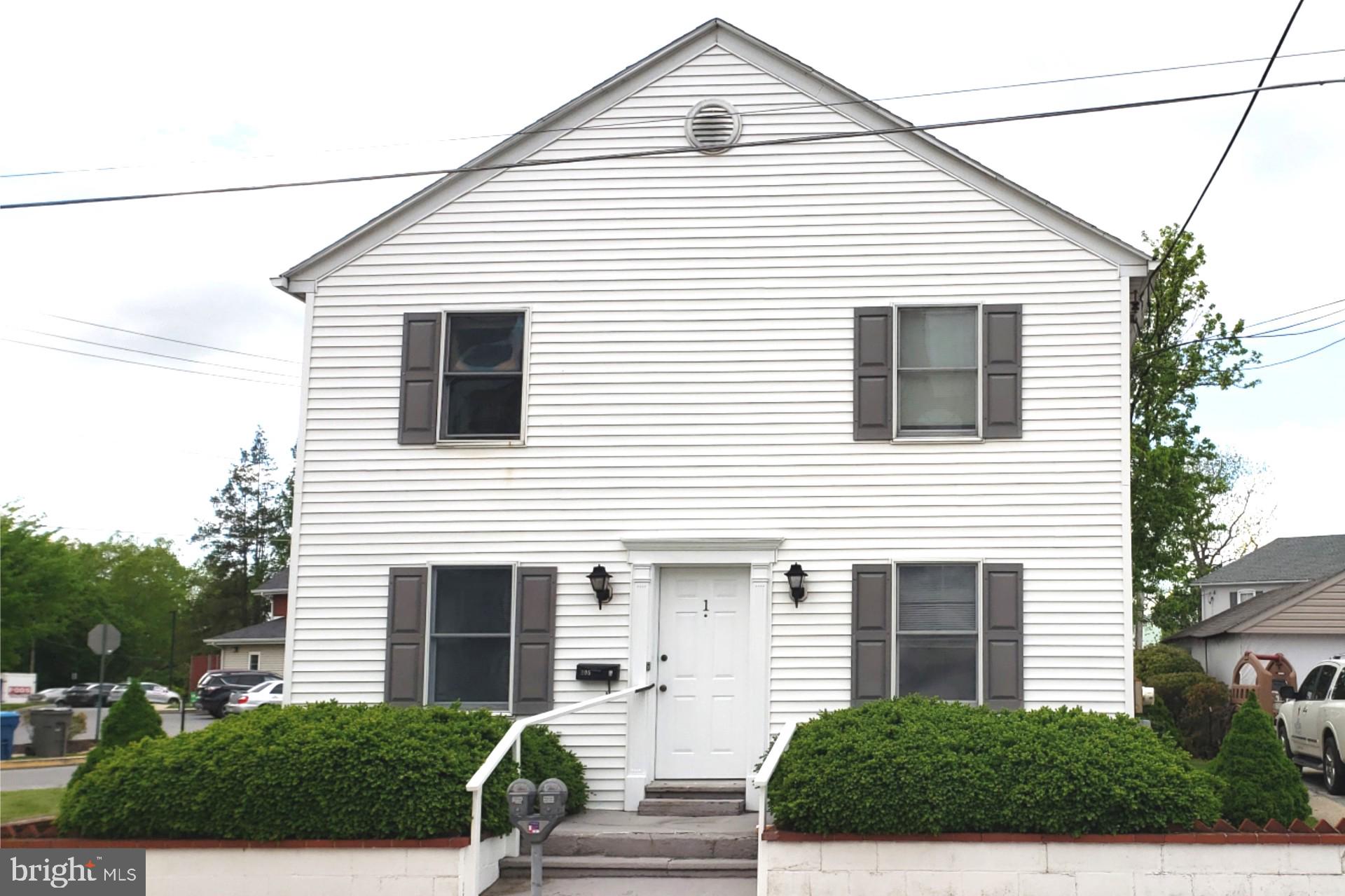 205 E LOCUST ST #APT. 1