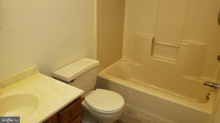 205 E LOCUST ST #APT. 1