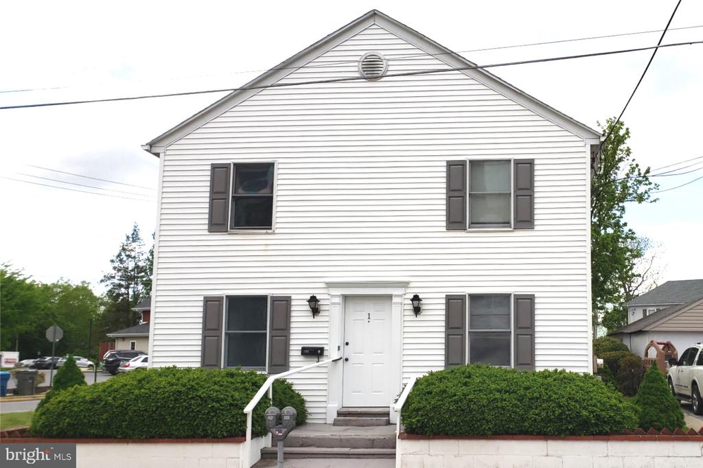 205 E LOCUST ST #APT. 1