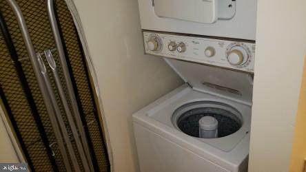 205 E LOCUST ST #APT. 1