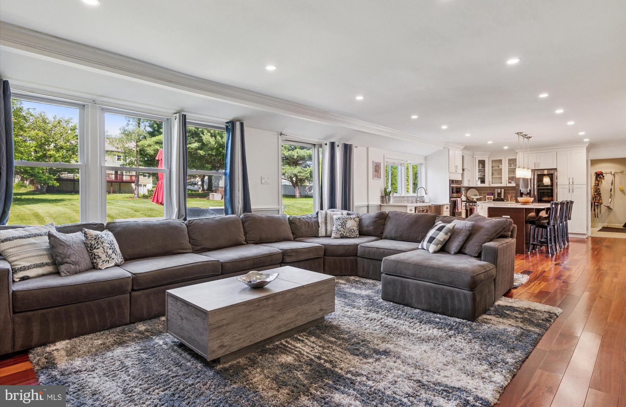 1004 Winding River Ln