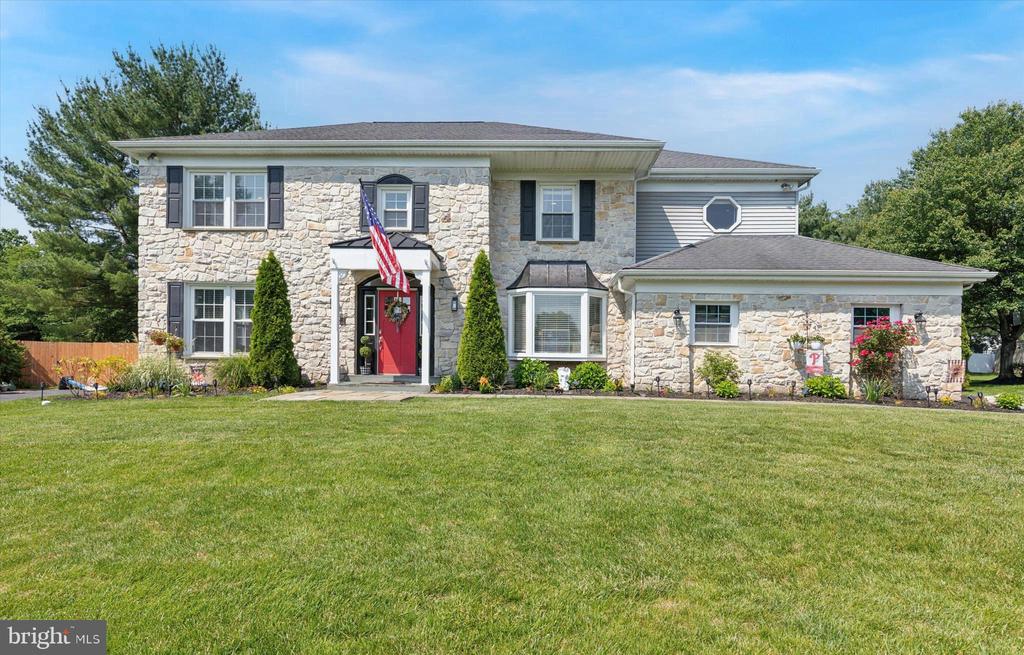 1004 Winding River Ln