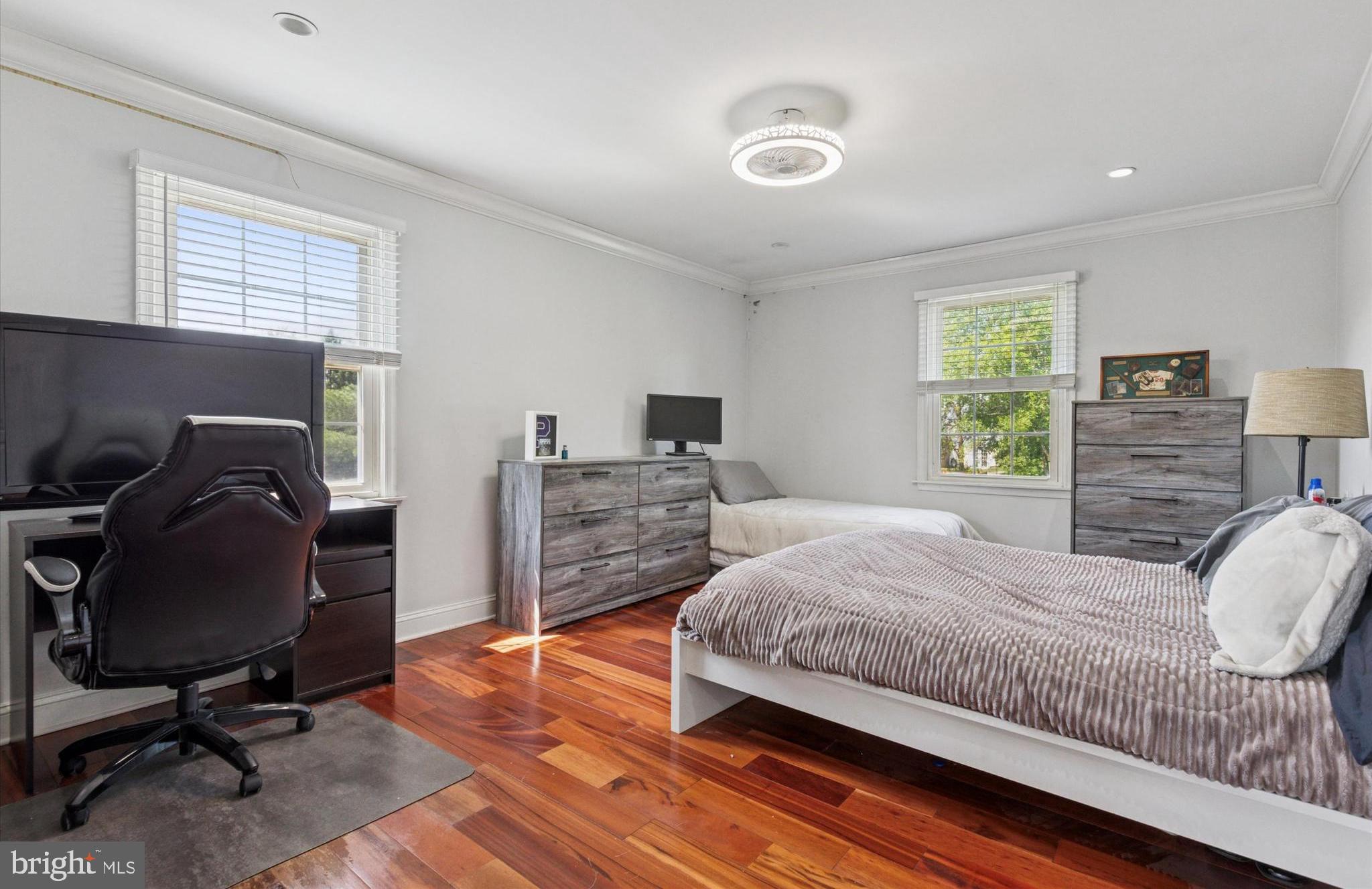 1004 Winding River Ln