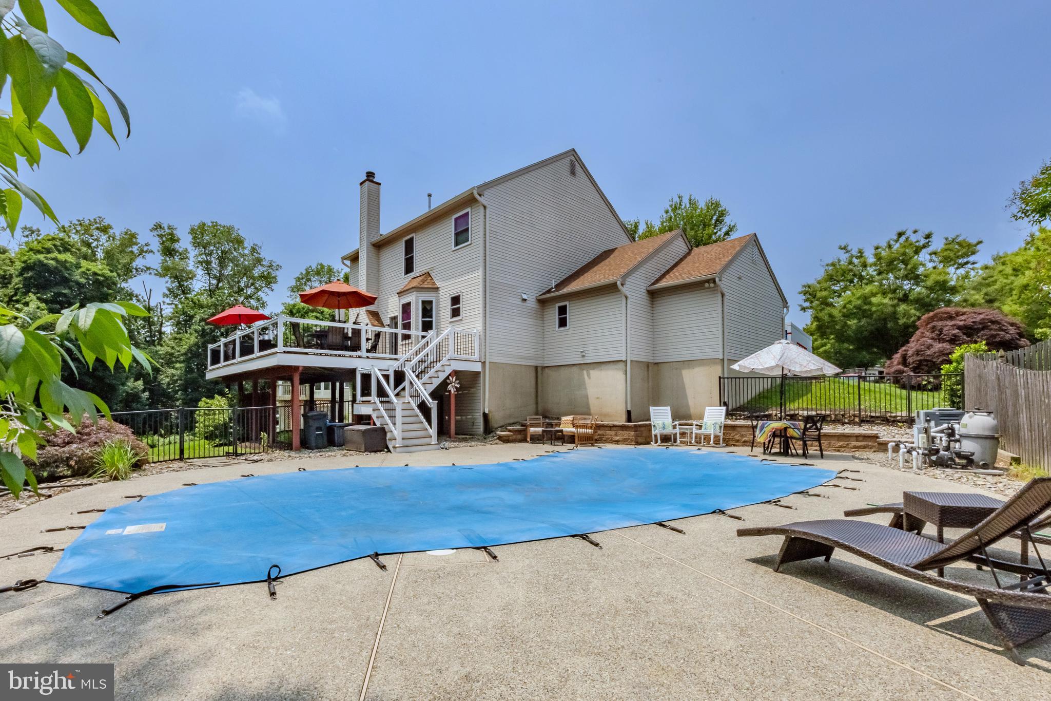 888 Winding River Ln