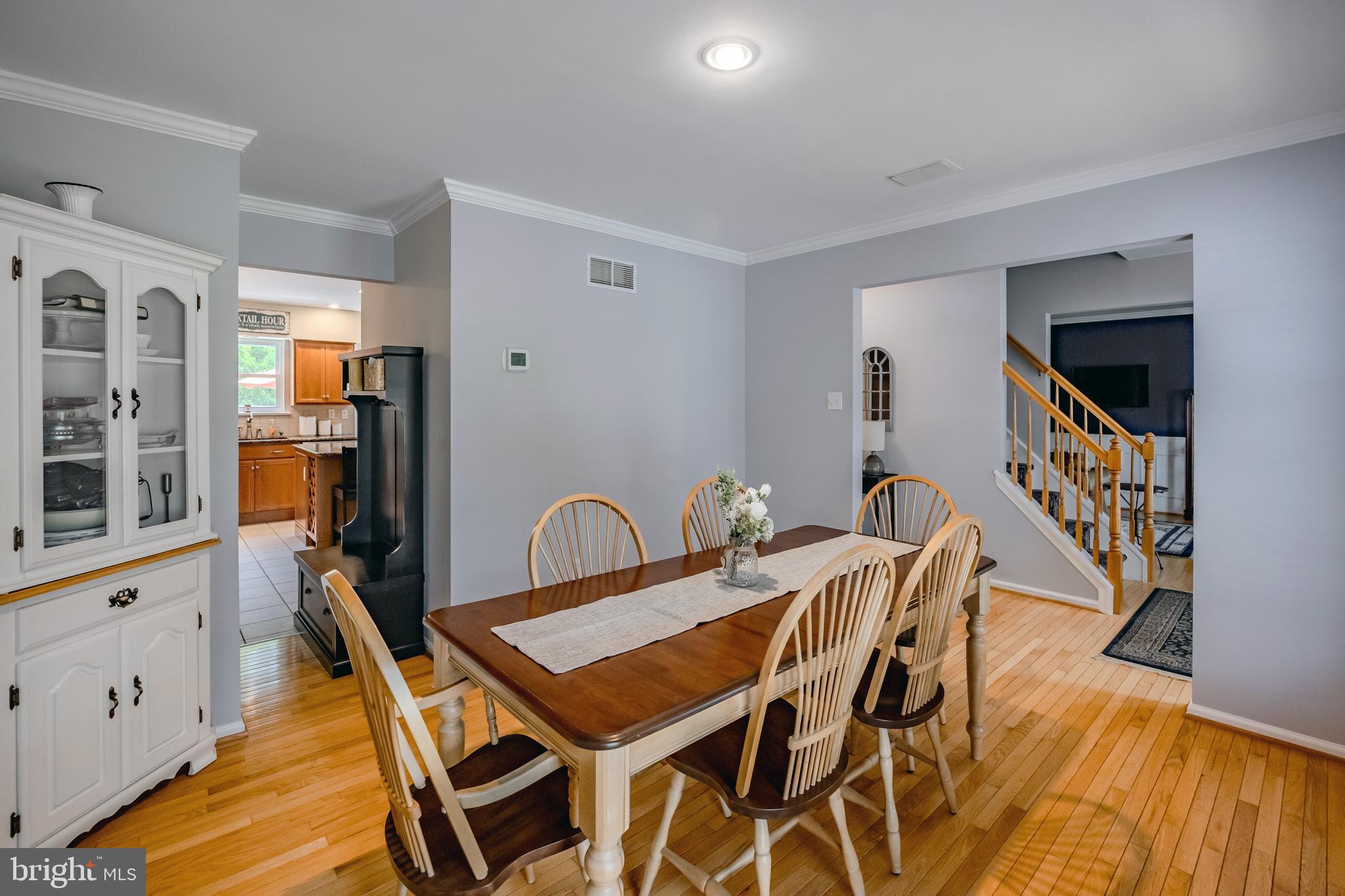 888 Winding River Ln