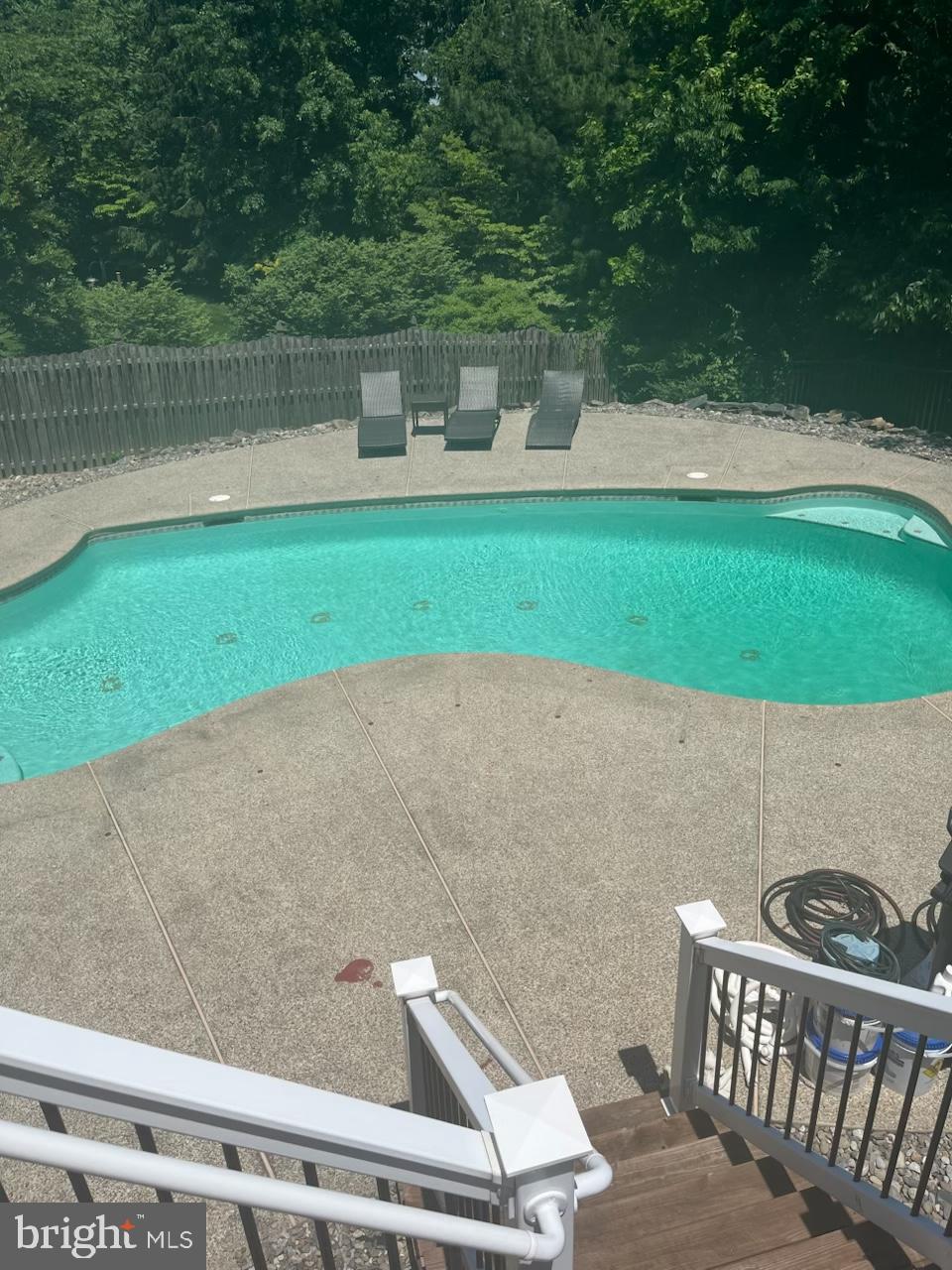 888 Winding River Ln