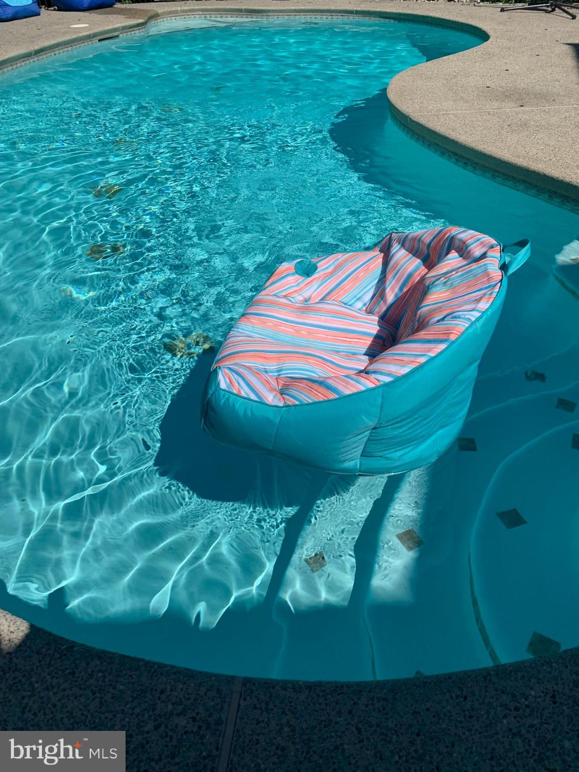 888 Winding River Ln