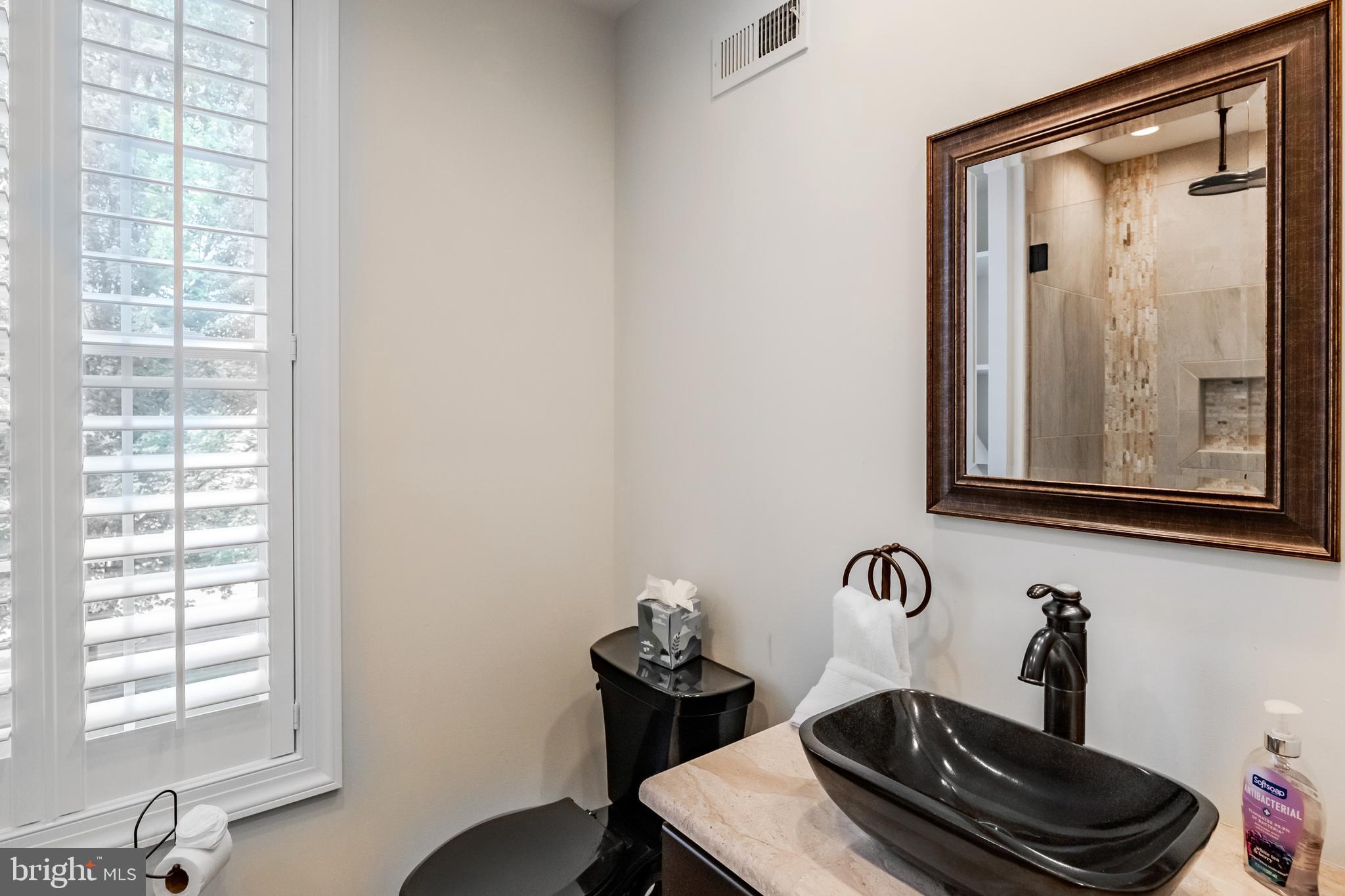 888 Winding River Ln