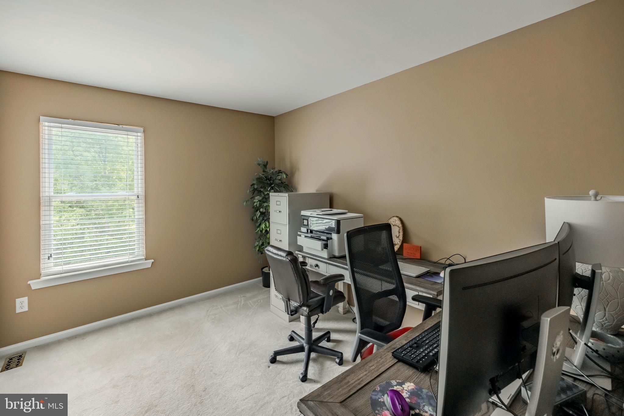 888 Winding River Ln