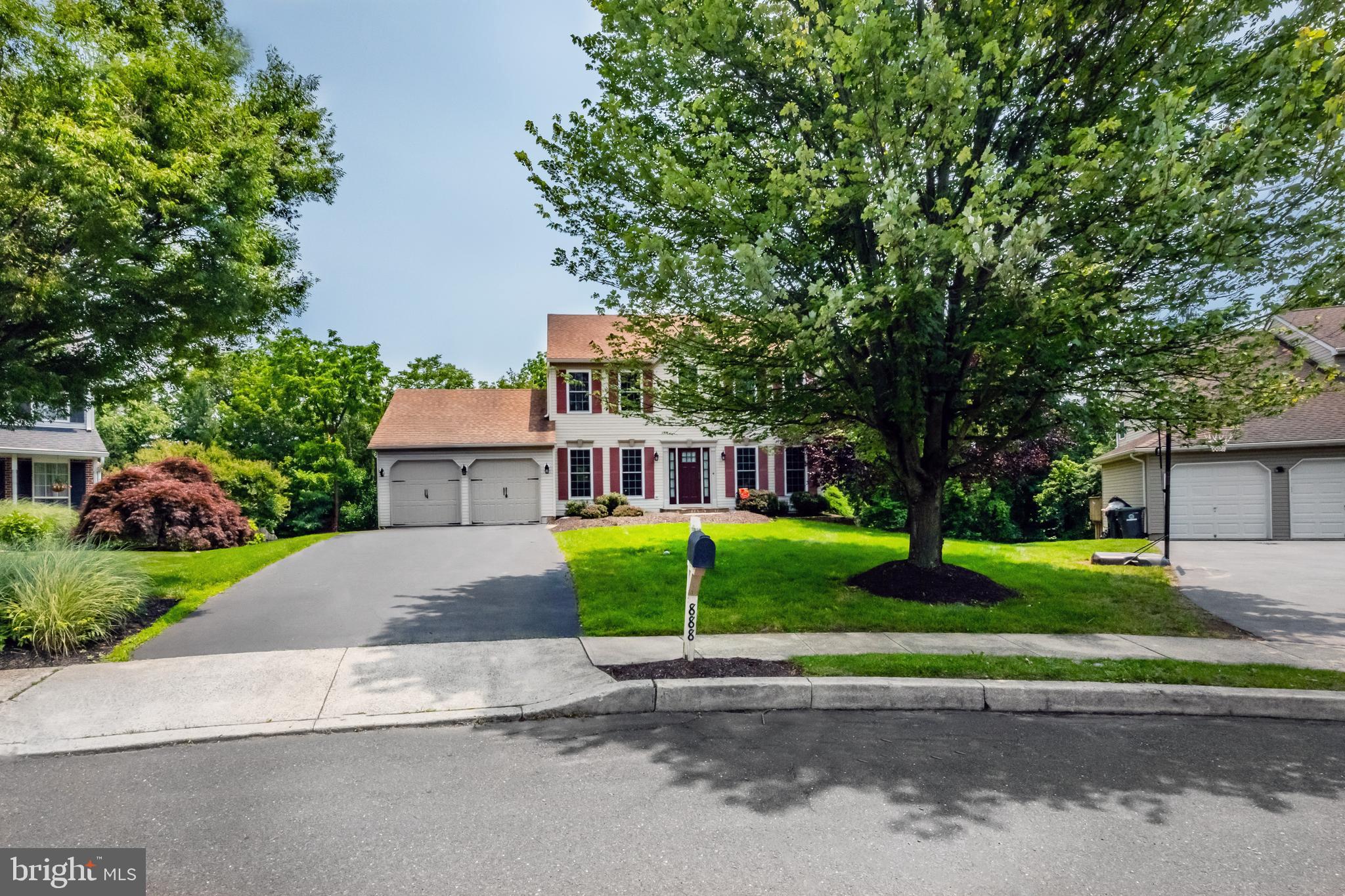 888 Winding River Ln