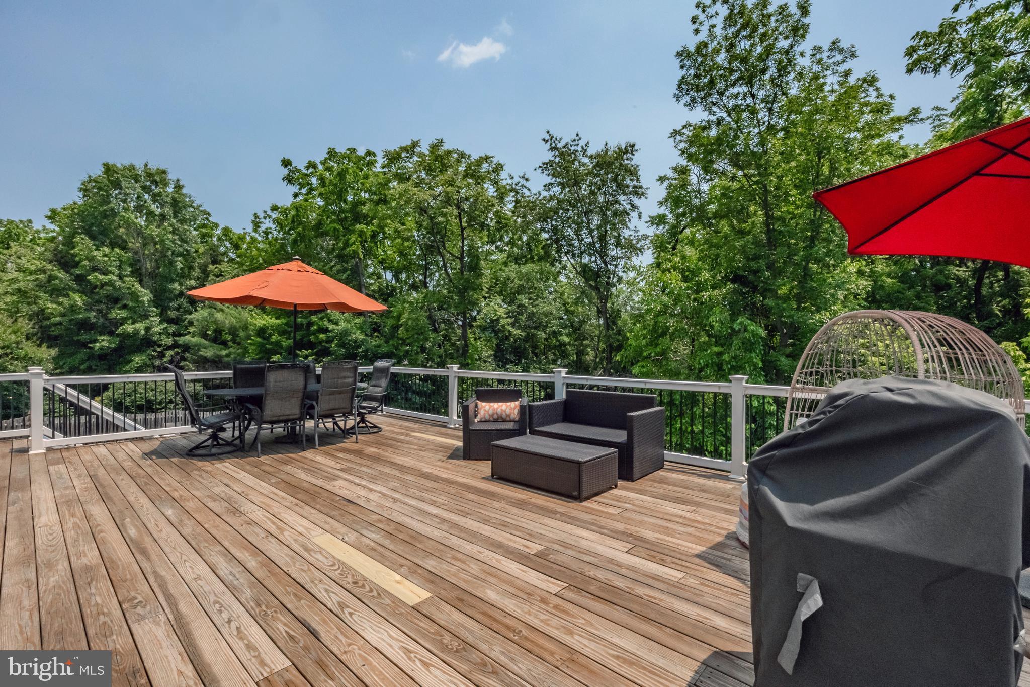 888 Winding River Ln