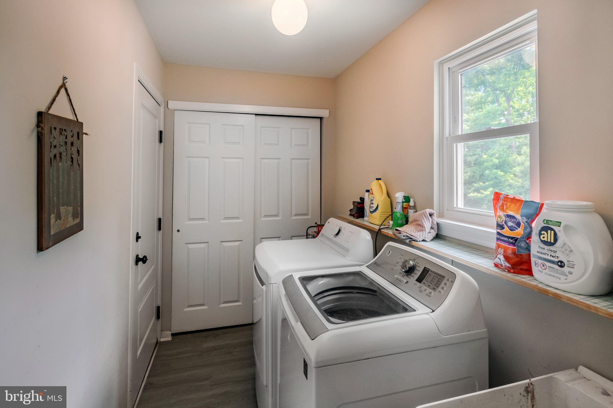 888 Winding River Ln