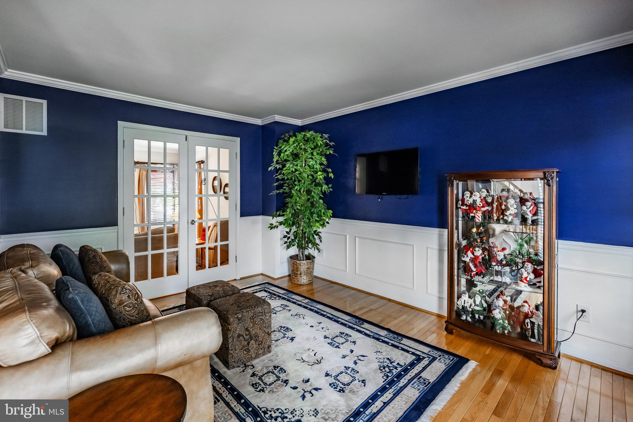 888 Winding River Ln