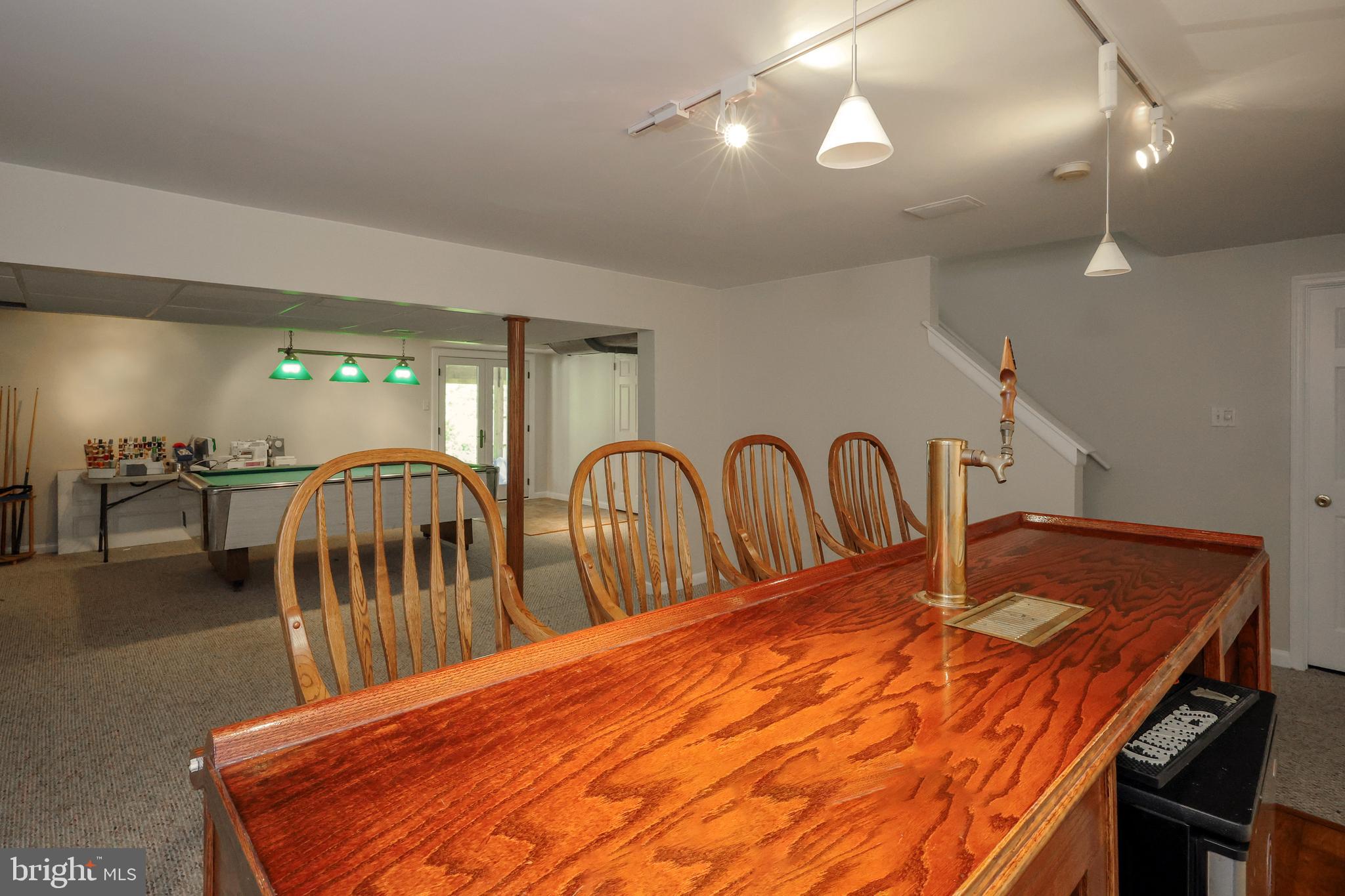 888 Winding River Ln