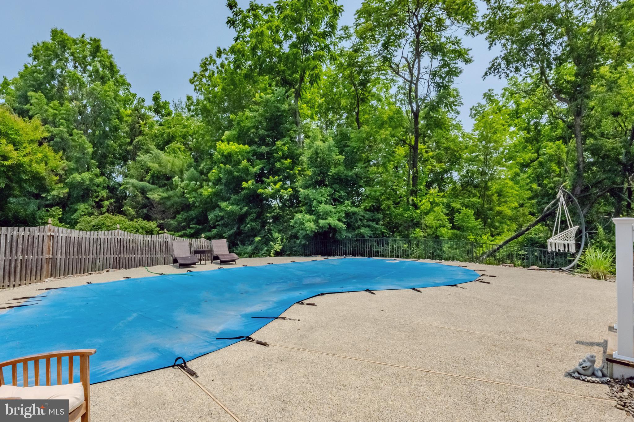 888 Winding River Ln