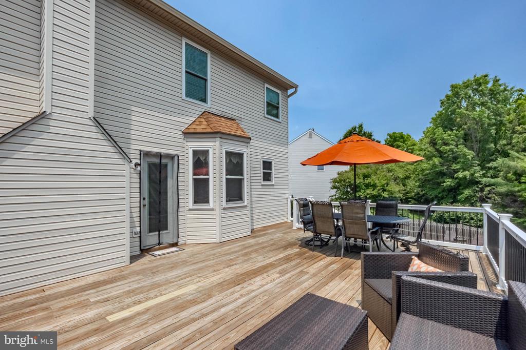 888 Winding River Ln