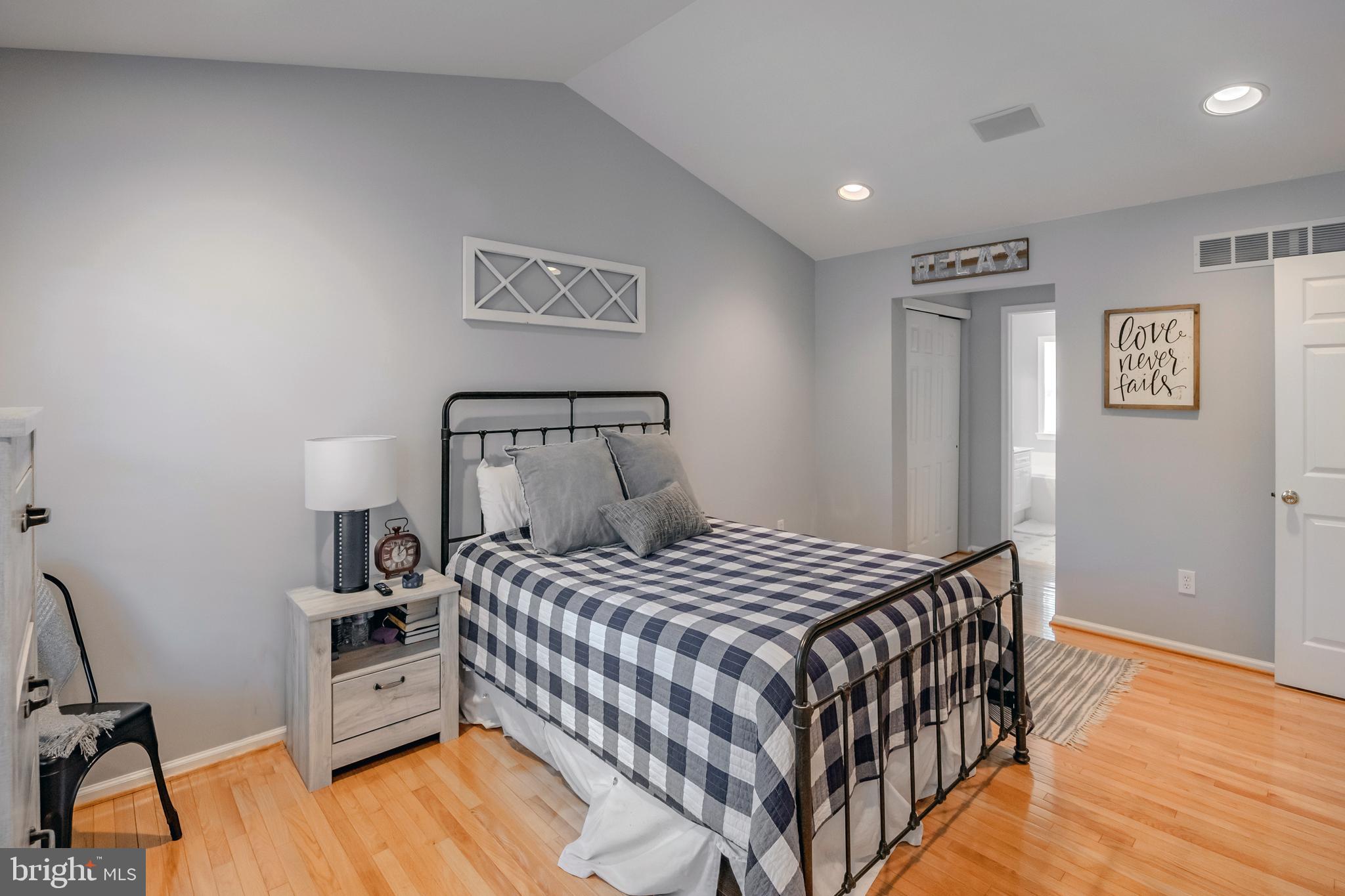 888 Winding River Ln