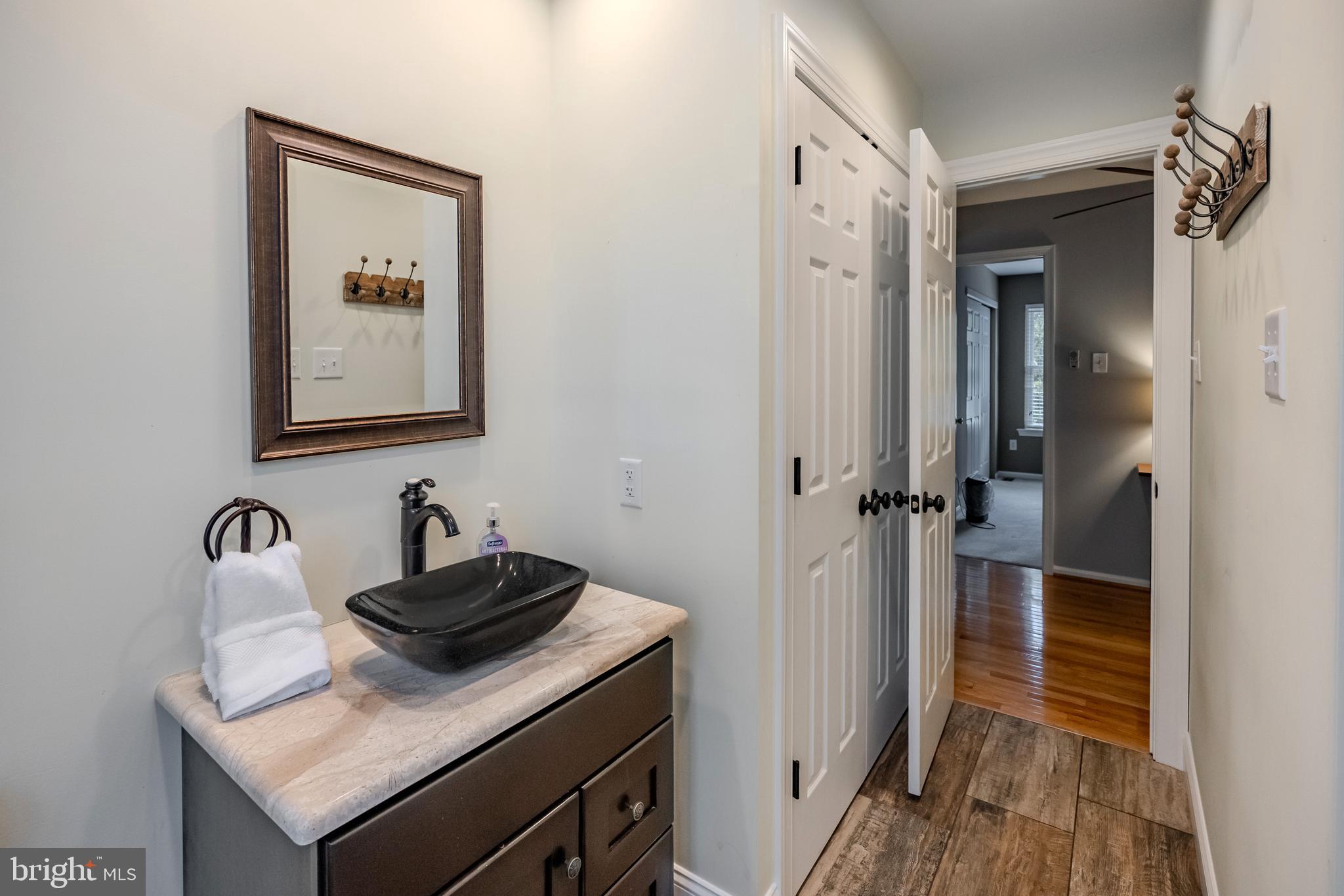 888 Winding River Ln