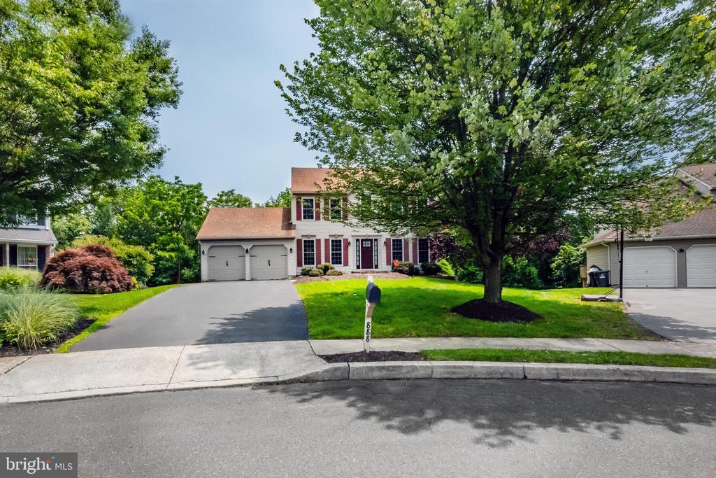 888 Winding River Ln