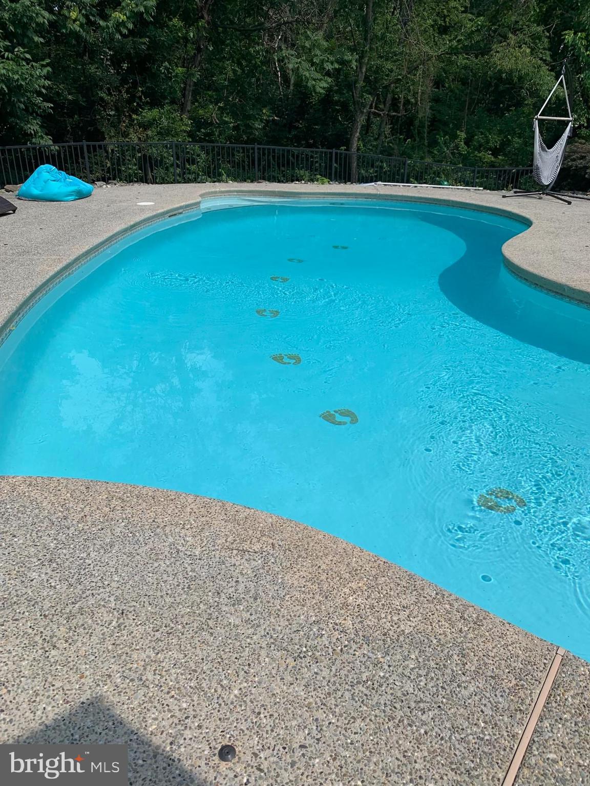 888 Winding River Ln